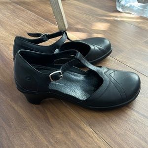 Aravon Black wedge